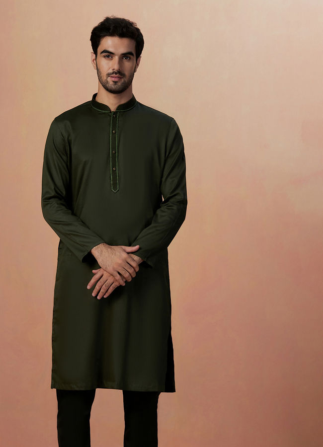 alt message - Manyavar Men Olive Green Plain Kurta Pajama image number 1